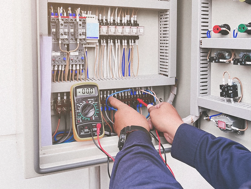 Delito de defraudación de fluido eléctrico. Quién puede cometerlo y qué penas tiene asociadas